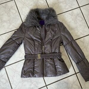 Forever21 puffer jacket in great used condition faux fur collar, stretch belt